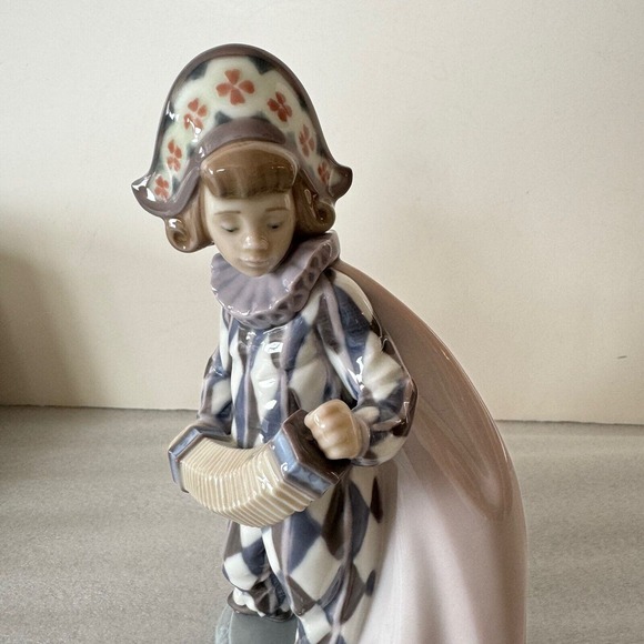 Lladro Concertina Boy 05695 Figurine Playing Accordian Jester Clown Figurine - Picture 3 of 10